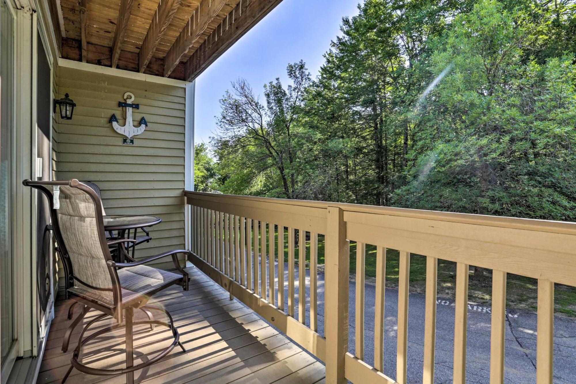 Lake Getaway Walk Across Street To Private Beach! Gilford Exterior photo